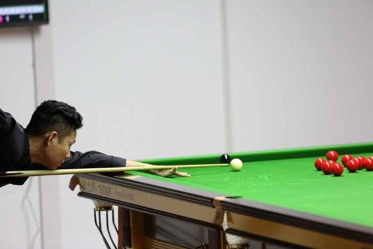Leveraging Bookmakers' Resources for Insightful Snooker Betting
