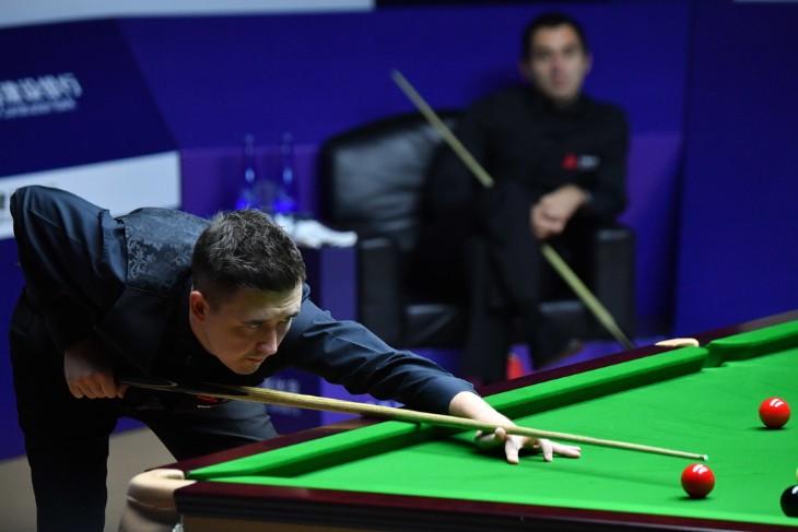 Strategies for Objective Betting in Snooker