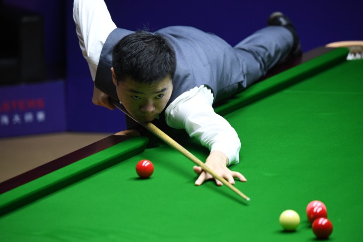 The Impact of Table Conditions on Color Betting